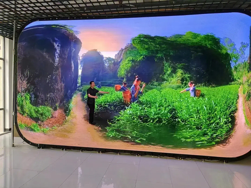 Immersive LED screen