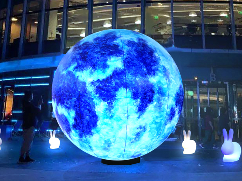 Want to make your outdoor party special? Try an outdoor globe screen!